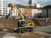 Liebherr Bagger am 25.09.15 in Frankfurt am Main