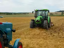 Deutz 5100 C bei der Feldarbeit in 36100 Petersberg-Marbach im August 2015