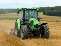 Deutz 5100 C bei der Feldarbeit in 36100 Petersberg-Marbach im August 2015