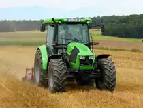 Deutz 5100 C bei der Feldarbeit in 36100 Petersberg-Marbach im August 2015