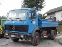 MB Kipper der Firma HODES steht auf einer Baustelle in 36100 Petersberg-Marbach im August 2015