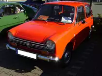 Honda N360. 1966 - 1970. Der in Japan als k-car (Miniwagen) lancierte Kleinwagen verkaufte sich auch in Europa, besonders in den Benelux-Staaten, einigermaßen erfolgreich. Der luftgekühlte 2-Zylindermotor leistet 27 PS aus 354 cm³ Hubraum. Prinz-Friedrich-Oldtimer-Treffen am 27.09.2015 in Essen.