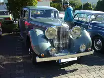 Jaguar 2.5 Litre Saloon. 1946 - 1948. Dieses hübsche Auto hat fast sein ganzes Leben in Neuseeland verbracht, bevor er nach Deutschland importiert wurde. Von diesem Modell wurden 1682 Einheiten produziert. Der 6-Zylinderreihenmotor leistet 102 PS aus 2663 cm³ Hubraum. Prinz-Friedrich-Oldtimertreffen am 27.09.2015 in Essen.