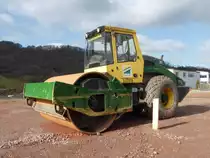 Bomag BW 213 DH-4 am 22.02.2015 auf einer Baustelle in Saarburg
