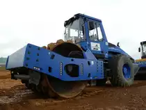 Bomag BW 216 DH-4 am 26.04.2015 bei Trier-Föhren