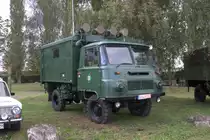 Beim Eisenbahnfest des Traditions BW in Staßfurt war am 24.09.2015 auch dieses Polizei Fahrzeug ausgestellt. Nach meinem Dafürhalten handelt es sich dabei um einen Klein LKW der Marke Robur, der früher als Lautsprecherwagen der Volkspolizei der DDR verwendet wurde.