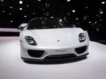 Porsche 918 Spyder am 26.09.15 auf der IAA in Frankfurt am Main