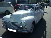 Peugeot 203 Decouvrable. Der 203 war Peugeot´s erste Neuentwicklung nach dem 2. Weltkrieg. Die ersten 203´er standen ab Oktober 1948 bei den Händlern. Die Produktion wurde im Oktober 1959 nach 685828 Fahrzeugen eingestellt. Der 4-Zylinderreihenmotor hat einen Hubraum vom 1290 cm³. Prinz-Friedrich-Oldtimertreffen am 27.09.2015 in Essen.
