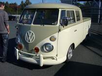 VW T1 Doka (Doppelkabine) der Baujahre 1963 - 1967. Hier wurde eine in Technik und Optik toll modifizierte Doka abgelichtet. Prinz-Friedrich-Oldtimertreffen am 27.09.2015 in Essen.