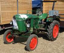 Deutz D 15 steht im August 2015 am Baiersröder Hof