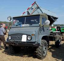 Unimog als Kipper, gesehen anl. der Oldtimerausstellung Baiersröder Hof im August 2015