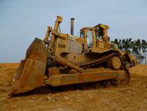 Caterpillar D10N auf der Autobahnbaustelle der A7 in Luxembourg, 27.03.2011