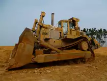 Caterpillar D10N auf der Autobahnbaustelle der A7 in Luxembourg, 27.03.2011