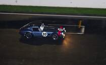 SHELBY Cobra im Regen, beim SPA SIX HOURS Classic 19.September 2015, Nachts vom Gebäude der Boxengasse. Blitzlicht ist erlaubt!