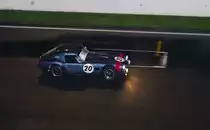 SHELBY Cobra im Regen, beim SPA SIX HOURS Classic 19.September 2015, Nachts vom Gebäude der Boxengasse. Blitzlicht ist erlaubt!