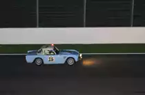 TRIUMPH TR4 im Regen, beim SPA SIX HOURS Classic 19.September 2015, Nachts vom Gebäude der Boxengasse. Blitzlicht ist erlaubt!