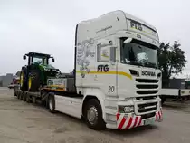 SCANIA-R580 mit Tiefladerauflieger und Ladegut JD-8335R; 150914