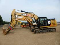 Caterpillar 324E LN auf der Baustelle der B50n in der Nähe von Longkamp, 09.08.2015
