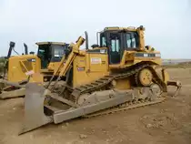 Caterpillar D6R XL III auf der Baustelle der B50n in der Nähe von Longkamp, 09.08.2015