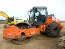 Hamm 3518 auf der Baustelle der B50n in der Nähe von Longkamp, 09.08.2015
