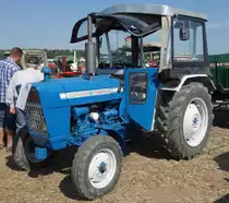 Ford 2000, ausgestellt bei der Oldtimerausstellung Baiersröder Hof im August 2015