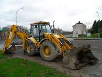 JCB 4 CX am 04.04.2010 in Roodt-sur-Syre (Lux.)