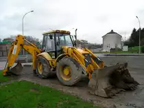 JCB 4 CX am 04.04.2010 in Roodt-sur-Syre (Lux.)