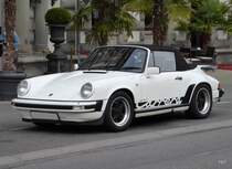 Sportwagen Porsche Carrera 911 am Strassenrand in Konstanz am 22.09.2015