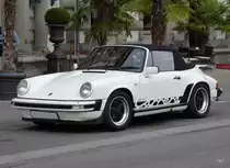 Sportwagen Porsche Carrera 911 am Strassenrand in Konstanz am 22.09.2015