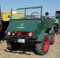 Unimog, steht bei der Oldtimerausstellung Baiersröder Hof im August 2015