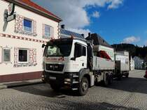 MAN TGS32-440 am Marktplatz von Bad-Zell; 150304