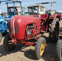 Porsche Diesel steht bei der Oldtimerausstellung Baiersröder Hof im August 2015