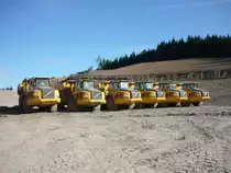 Volvo Dumper die beim Ausbau der A1 eingesetzt waren genießen ihr Wochenende (30.08.2009)