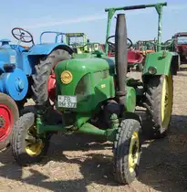 Lanz (bereits in John Deere-Lackierung), bei der Oldtimerausstellung Baiersröder Hof im August 2015