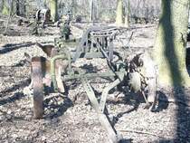 Anh�ngepflug f�r Raupen. Er geh�hrt wie so vieles anderes zur Sammlung von einen Sammler aus Th�ringen