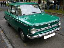 NSU Prinz 4L. 1961 - 1973. In den letzten Jahren seiner Produktion wurde ein großer Teil nach Italien exportiert. Auch der abgelichtete Prinz 4L dürfte ein Italien Re-import, erkennbar an der seitlichen vorderen Blinkleuchte und den weißen Blinkergläsern, sein. Der     2-Zylindervertikaltwinmotor leistet 30 PS aus 598 cm³ Hubraum. Historicsar Duisburg am 17.10.2015.