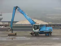 Terex-Fuchs MHL 350 aufgenommen am 04.03.2012 im Hafen von Mertert (Lux.)