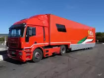 Ferrari - IVECO STRALIS 430 auf einem Autobahnparkplatz in Frankreich am 26.09.2015