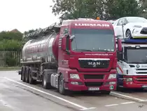 MAN Sattelschlepper auf einem Autobahnparkplatz in Frankreich am 26.09.2015