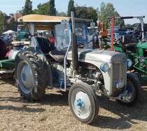 Ferguson, gesehen bei der Oldtimerausstellung am Baiersröder Hof im August 2015