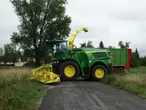 John Deere 8600i Maishäcksler bei der Arbeit am 28.09.15 bei Großkotzenburg 