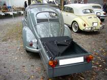 Heckansicht eines 1955´er VW Typ 1 mit angehängtem Nachläufer. Historicar am 17.10.2015.