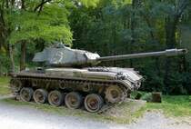 US-amerikanischer leichter Kampfpanzer M41  Walker Bulldog , eingesetzt von 1952-65 in der US-Army, steht am Artilleriewerk der Magniot-Linie in Lembach/Nordelsa, Sept.2015