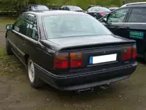 Heckansicht eines Opel Senator B. 1987 - 1993. Besucherparkplatz der Historicar am 17.10.2015.