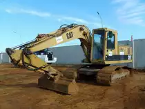 Caterpillar 215D LC bei Arbeiten am Ortseingang von Sandweiler (Lux.), 22.07.2007