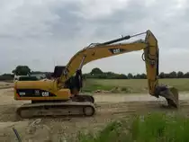 Caterpillar 323D L auf einer Baustelle in der Nähe von Kapellen (Lux.), 24.05.2009