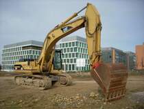 Caterpillar 330B LN aufgenommen am 30.03.2008 bei Arbeiten auf dem Kirchberg (Lux.)