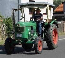 Deutz 3005, unterwegs in Pferdsdorf anl. der 2015er Oldtimerveranstaltung im August