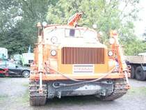 Ehemalige Pionierraupe der NVA, hier in der zivilen Lackierung der STRABAG, beim Bulldogtreffen in Markleeberg 2003. Das Planierschild m�te wg. der �berbreite beim Transport abgebaut werden.