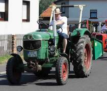 Deutz 4005, unterwegs in Pferdsdorf anl. der 2015er Oldtimerveranstaltung im August